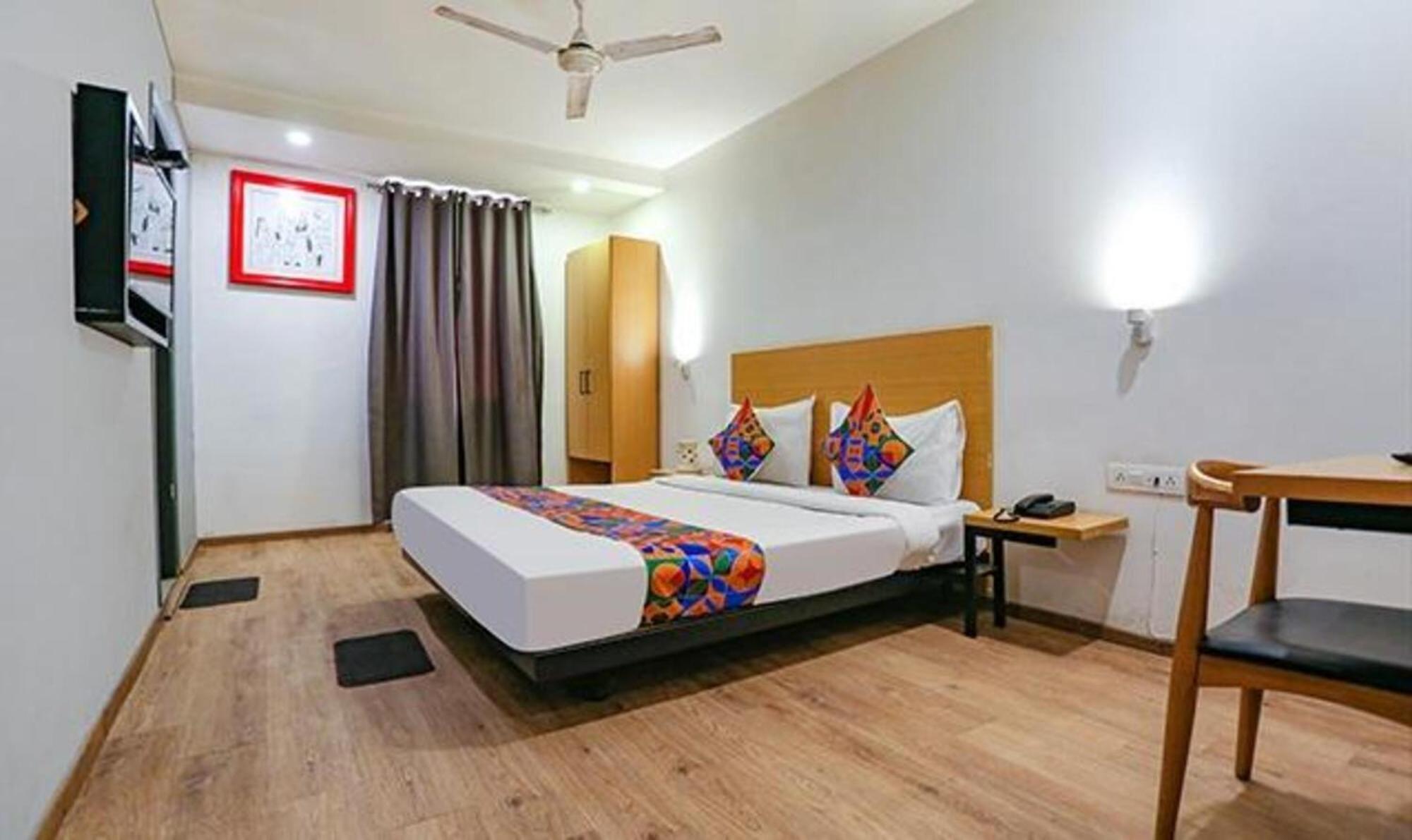 Fabhotel Urban Residency Model Town Nueva Delhi Exterior foto