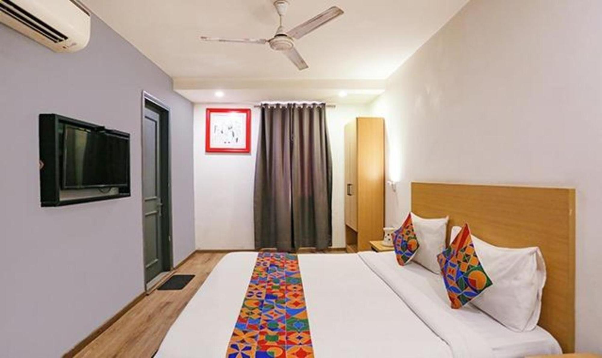 Fabhotel Urban Residency Model Town Nueva Delhi Exterior foto