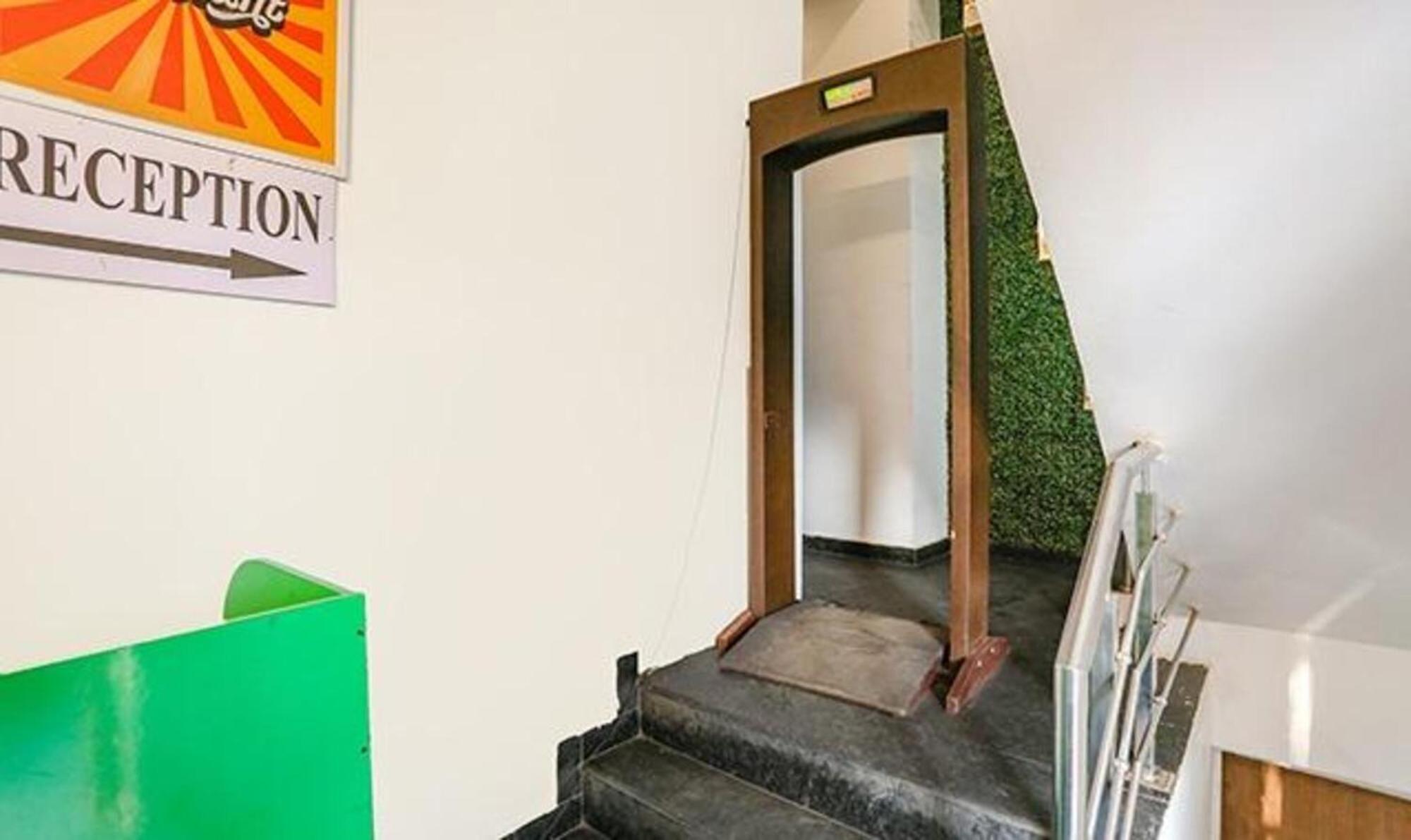 Fabhotel Urban Residency Model Town Nueva Delhi Exterior foto