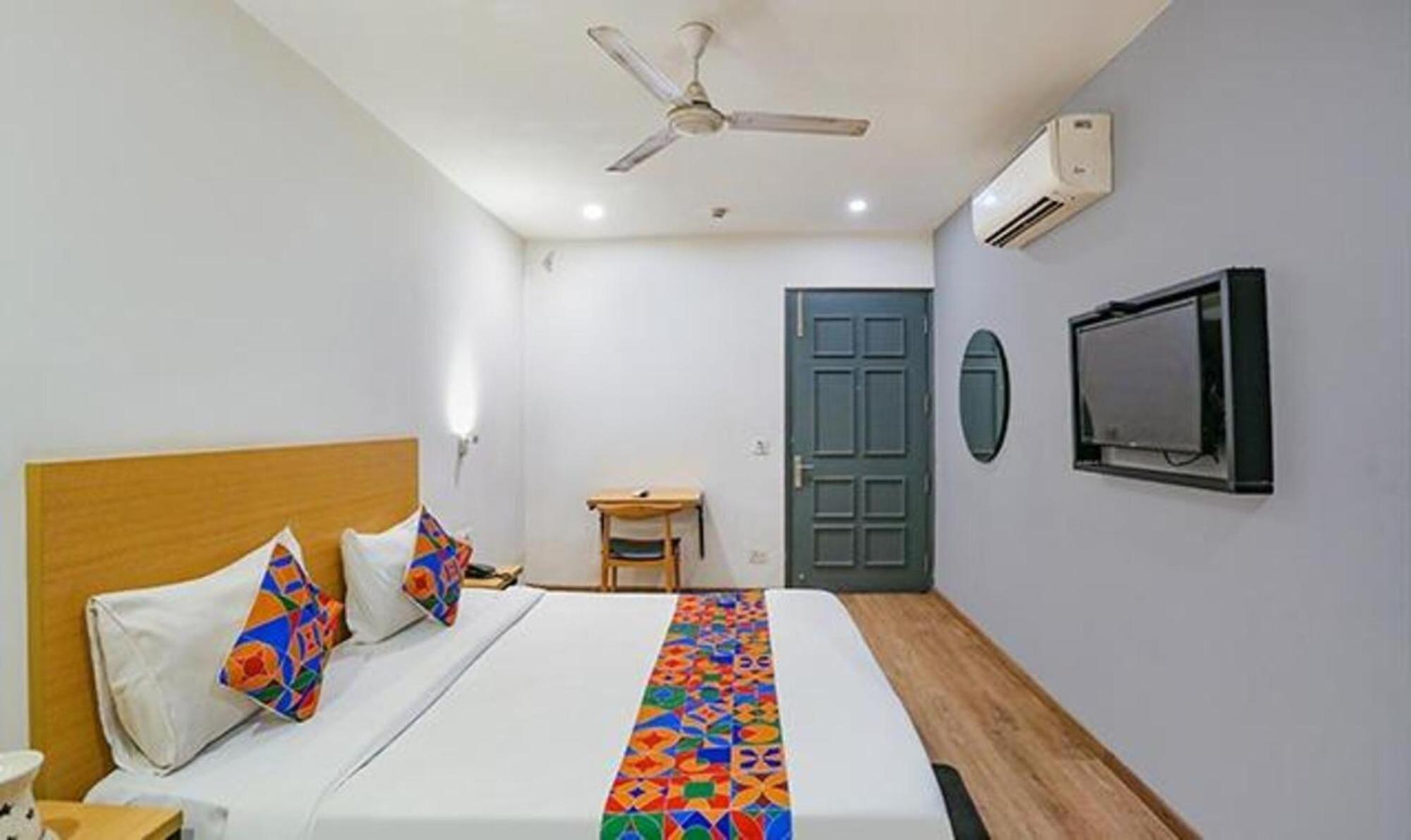 Fabhotel Urban Residency Model Town Nueva Delhi Exterior foto