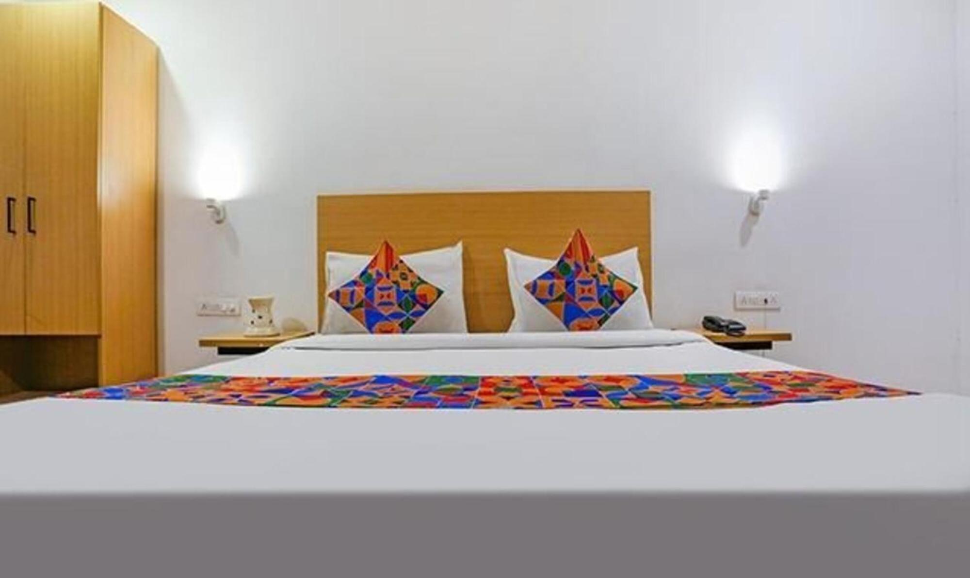 Fabhotel Urban Residency Model Town Nueva Delhi Exterior foto